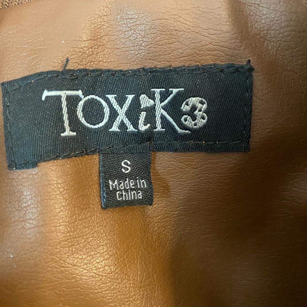 Women's Brown Leather Jacket - Picture 5 of 15
